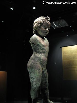 Photo statue de Eros-Cupidon musée du Cap d'Agde